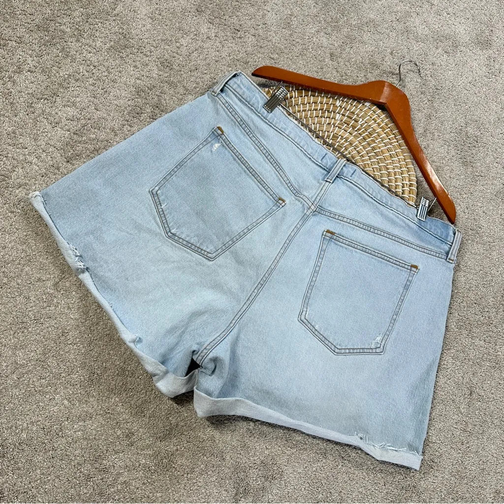 Abercrombie & Fitch Curve Love The Dad Short High Rise Cuff Hem Light Wash 34/18 - Image 5