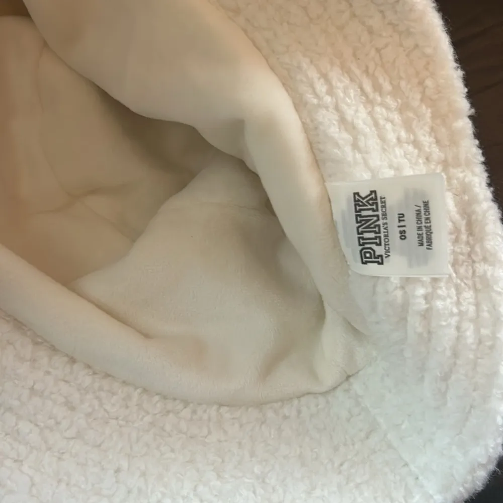 NWT - PINK (Victoria Secret) PLUSH TEDDY BUCKET HAT - Image 3