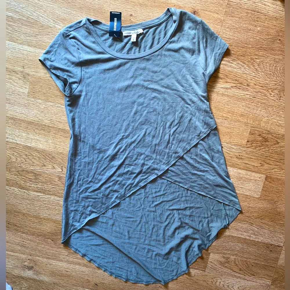 NWT Express One Eleven Women's Tee Shirt Short Front Long Back - Image 3