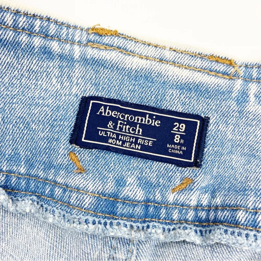 Abercrombie & Fitch Ultra High Rise Mom Jeans Frayed Hem Light Acid Wash 90s - Image 11