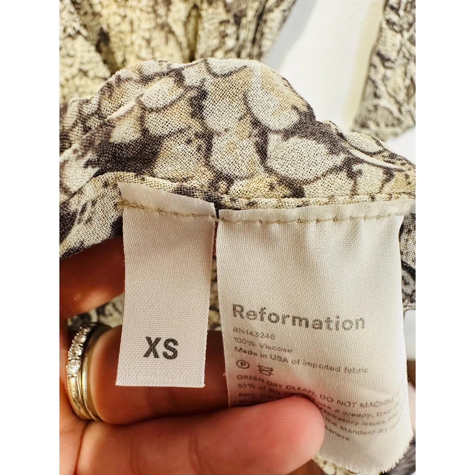 REFORMATION Grey Beige Animal Print Jaz Crepe Midi Wrap Python Snake Dress sz XS - Image 12