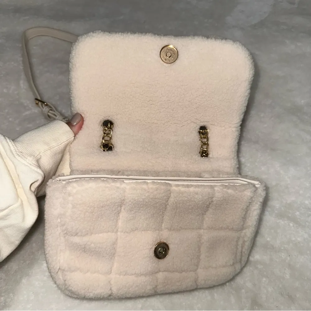 Red dress boutique white sherpa fluffy crossbody - Image 3