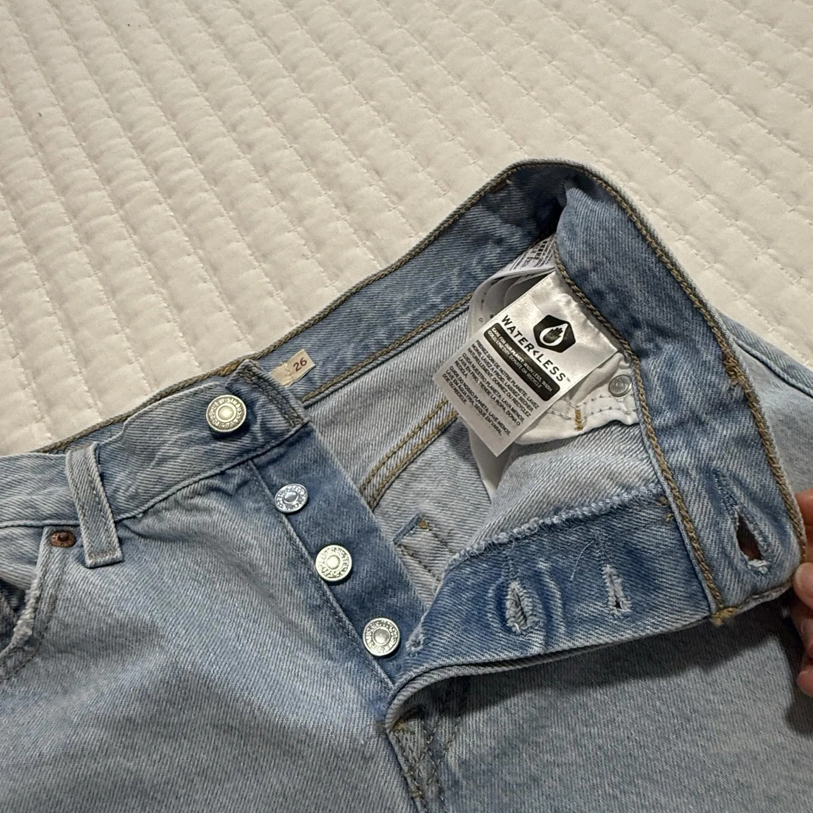 Levi’s Wedge Short Blue Denim High Rise Shorts 26 Waist Raw Hem Distressed - Image 6