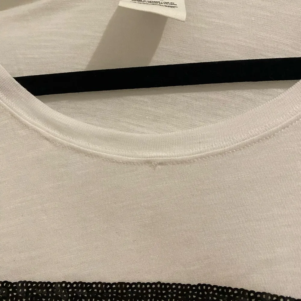 Victoria’s Secret Pink Black & White Sequin Logo T-Shirt Size L New W/O Tag - Image 3