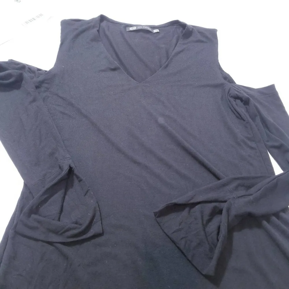 JET John Eshaya Cold Shoulder V - Image 4