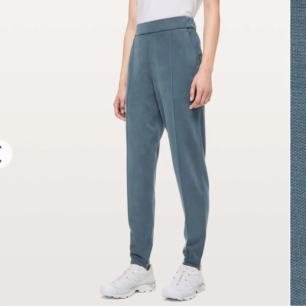  Lisse Jogger *Lululemon Lab
Gravity - Image 2