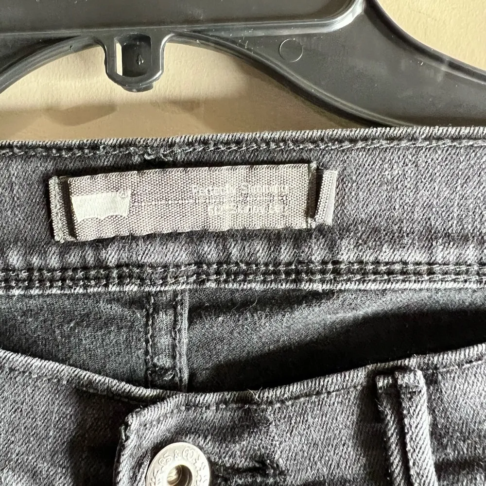 Levi’s 512 perfectly slimming skinny leg jeans size 8 - Image 5