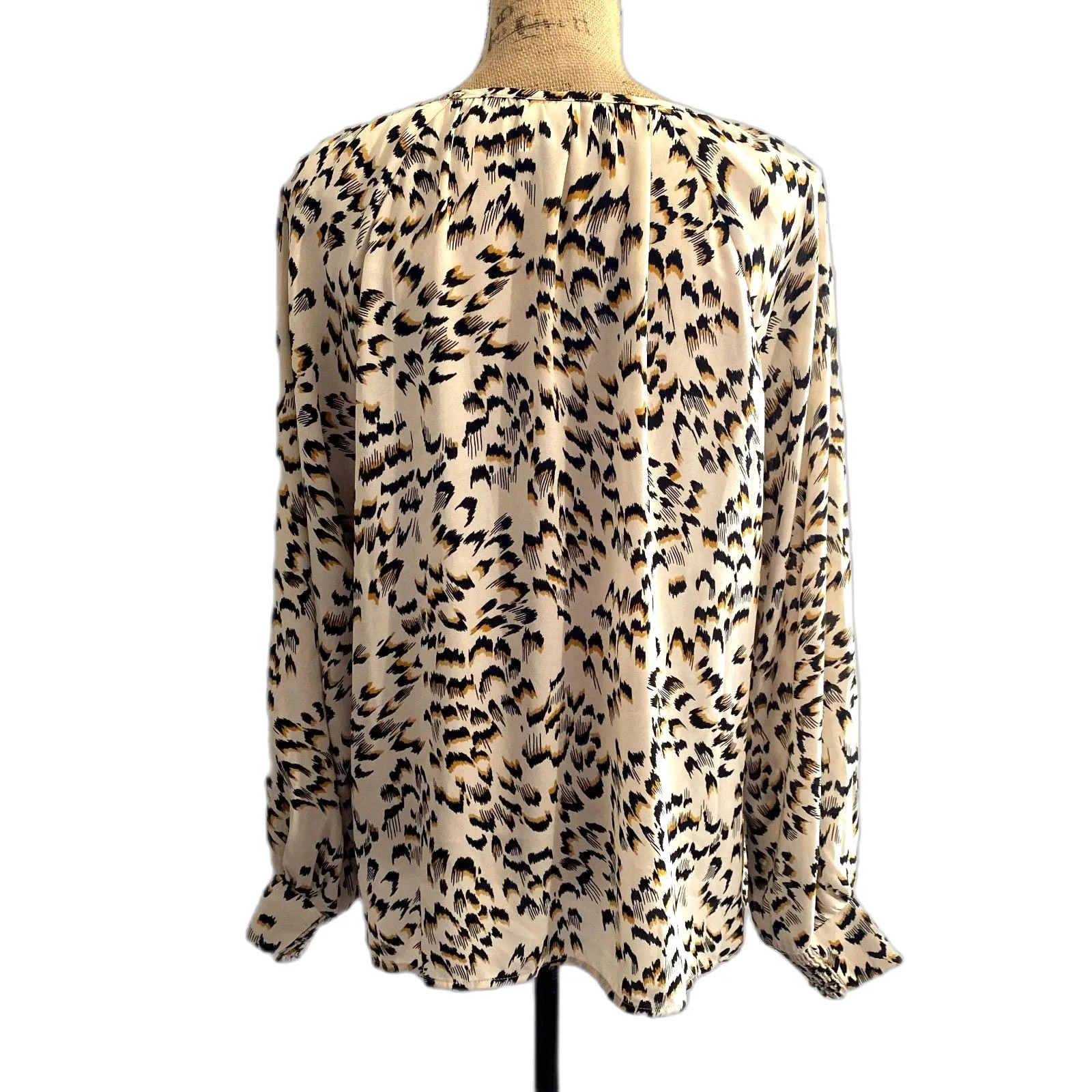 Cabi #4335 Round Trip Blouse Cream Safari‎ Animal Print Size Large - Image 4
