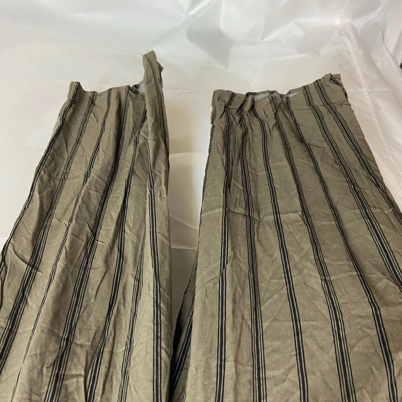 NEW Xhilaration women's green striped button v-neck‎ lightweight jumpsuit casual - Image 4