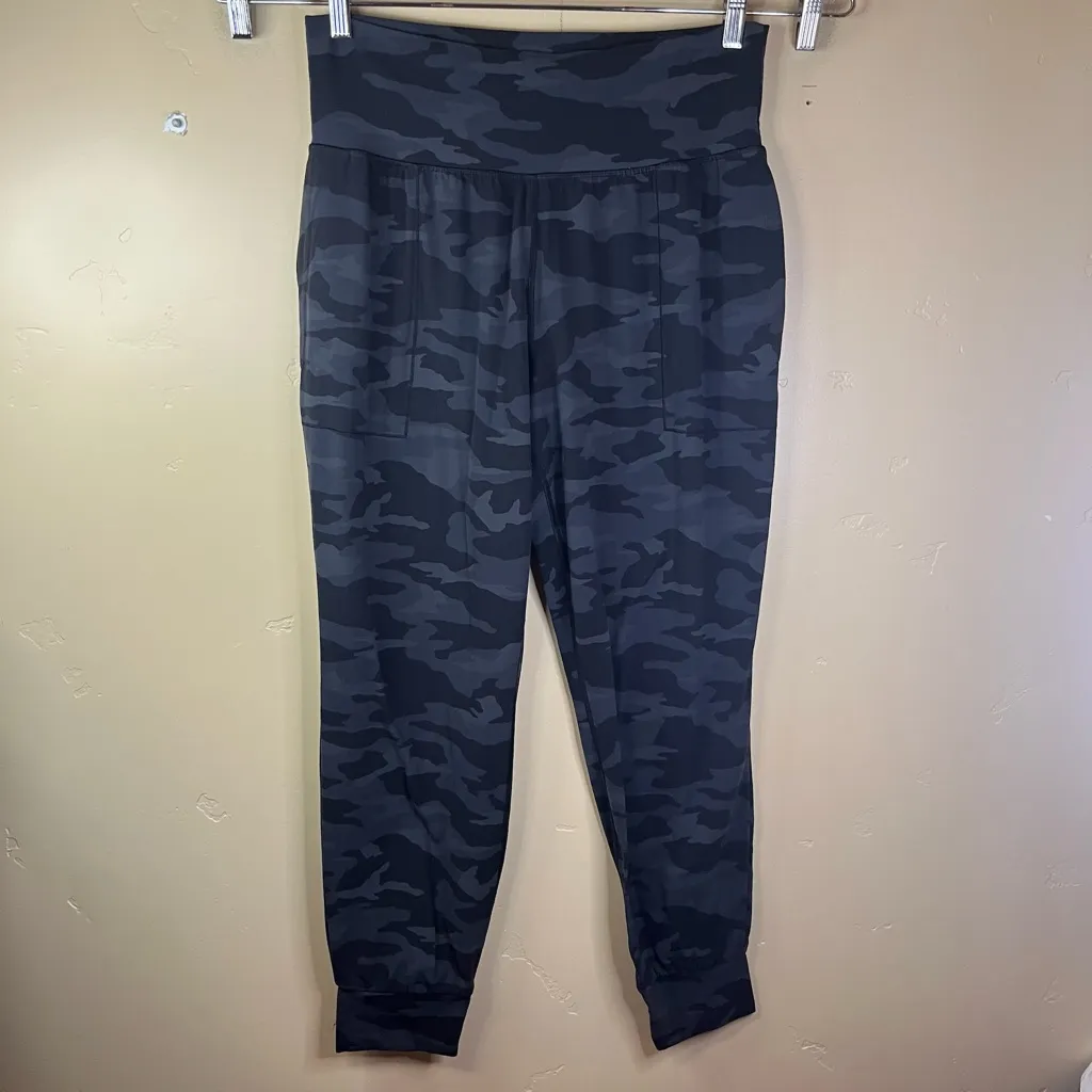 Athleta Womens Salutation Camo Joggers Size Large Activewear Streetwear - Image 3