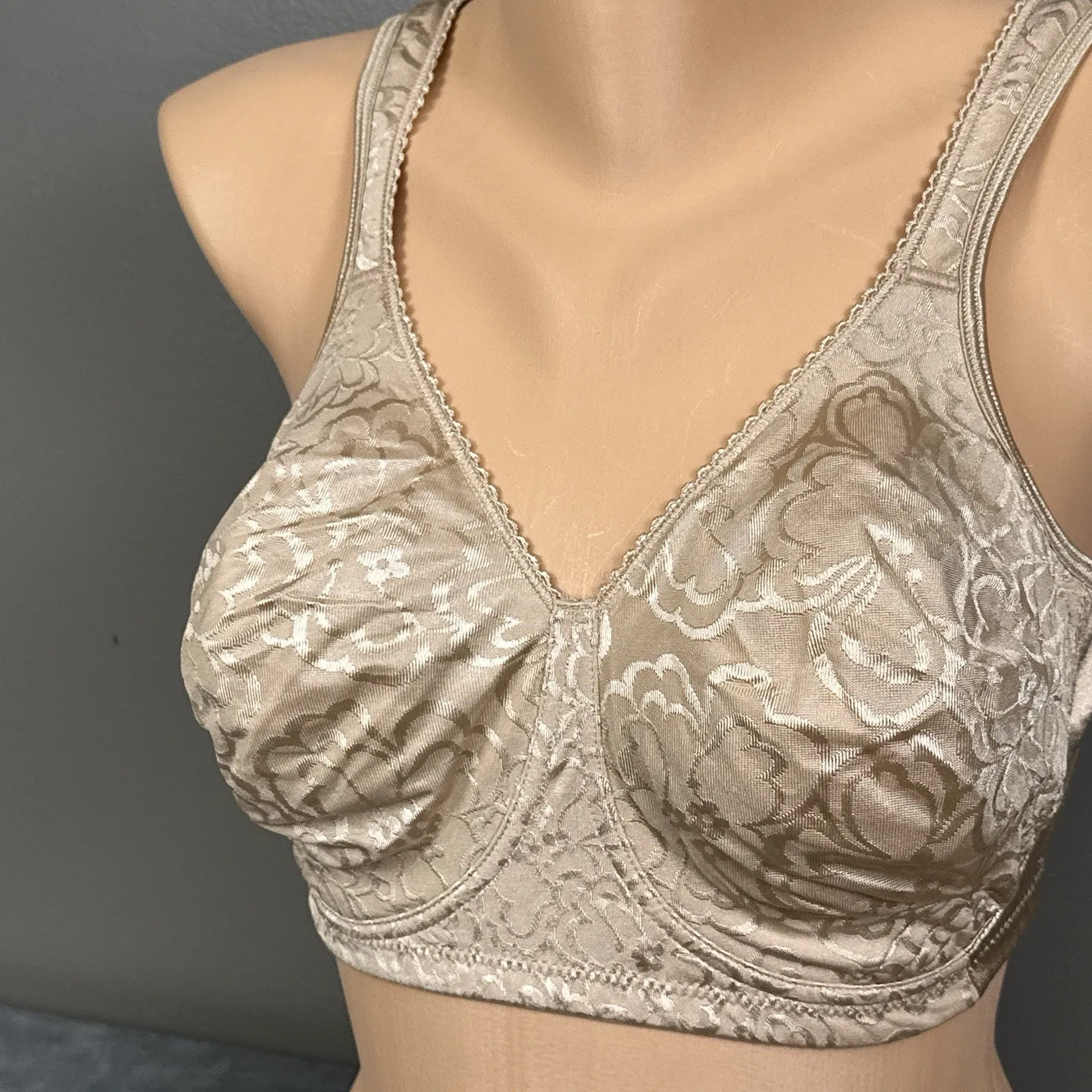 Playtex 18 Hour Ultimate Lift and Support Wireless Bra Size 38D 4745 Beige - Image 2