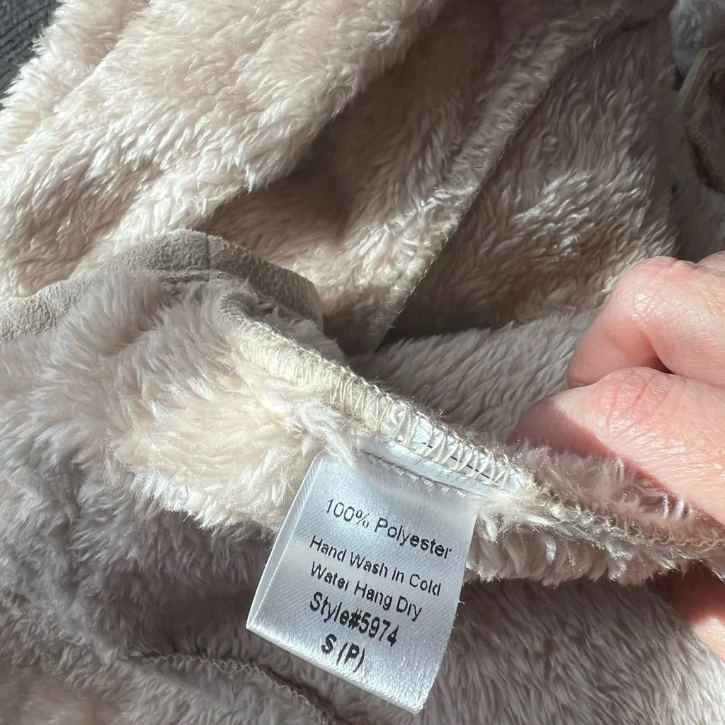 Carmi Women’s Fur Faux Vest Size Small Tan - Image 6