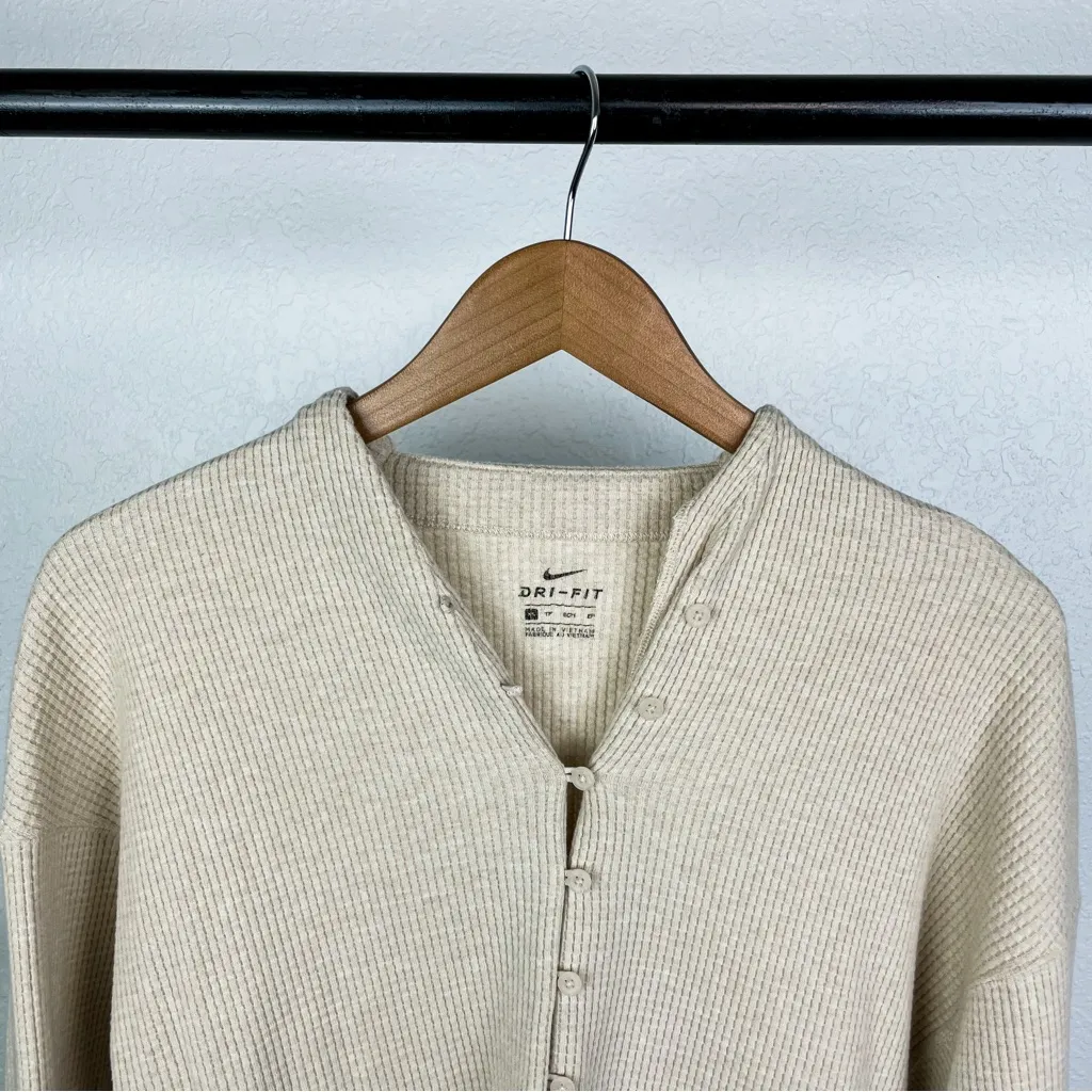 Nike Yoga Waffle V Neck Thermal Pullover Long Sleeve Size XS in Cream - Image 4