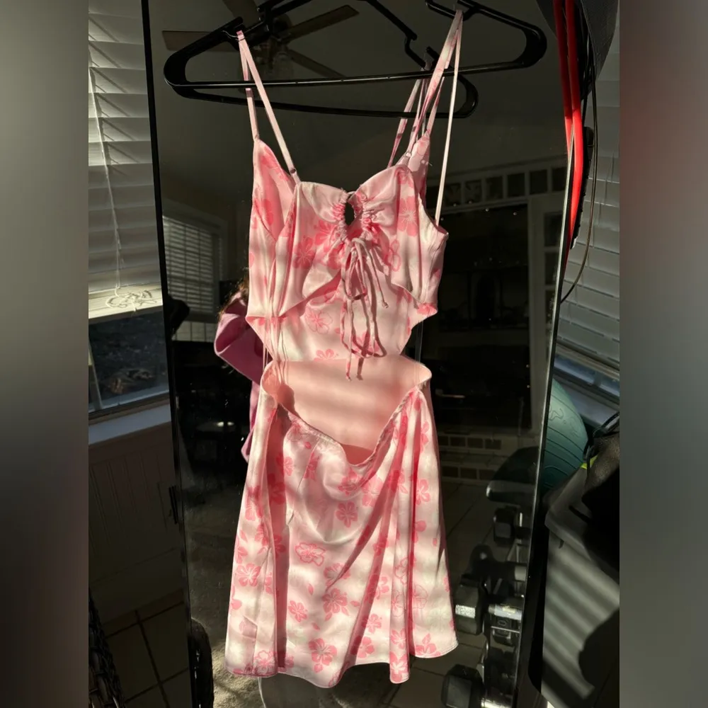 Pink flower silk dress - Image 2