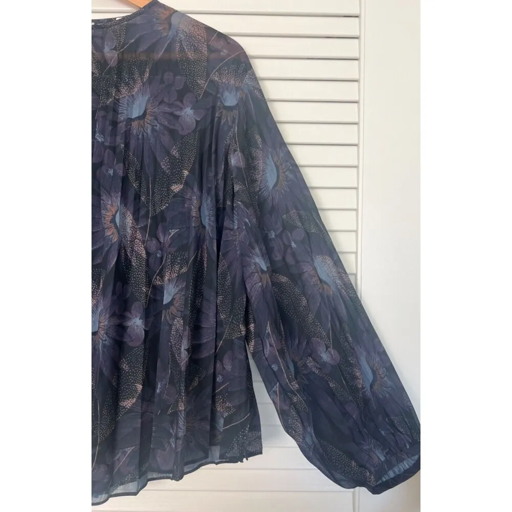 Vince Deco Pleated Blue Floral Blouse Top Lightweight Sheer Women's Small NWT - Image 4