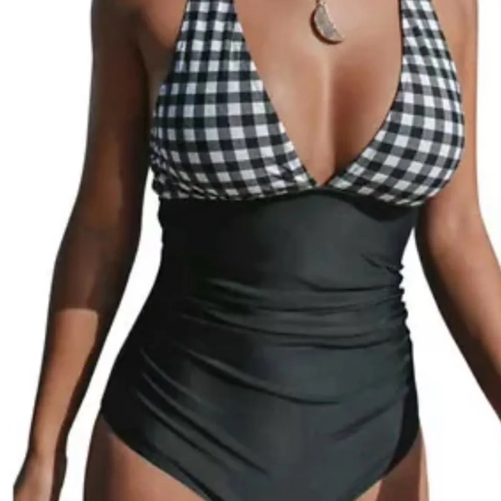 Cupshe Black and White Checkered Women's Swimsuit - Image 2