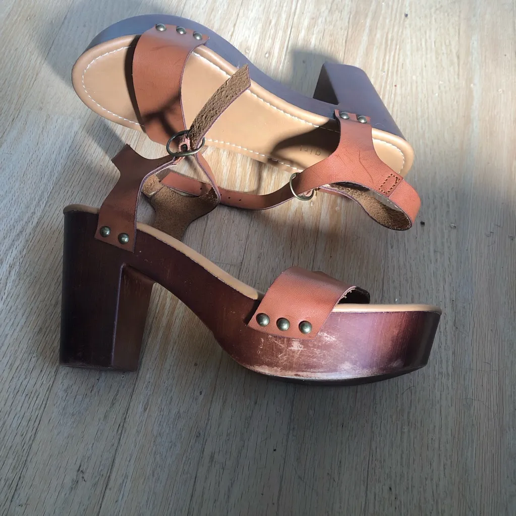 Madden Girl Women's Lifft Heeled Sandal brown retro 70s size 8.5 platform - Image 7