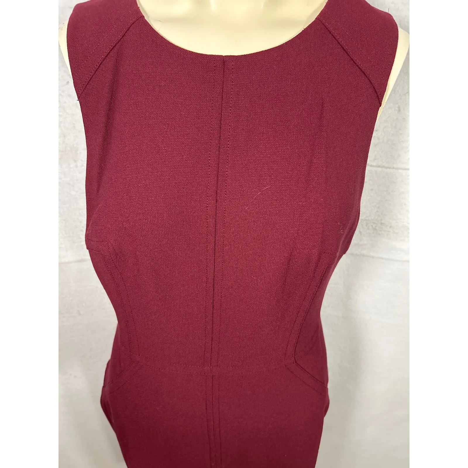 Trina Turk Petit Rouge Sheath Minidress in Bryant Park Bordeaux. Size 10. NWOT - Image 5