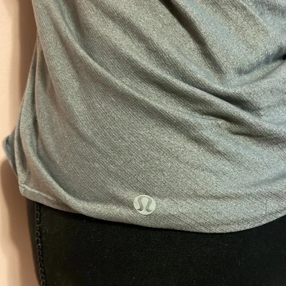 Lululemon Gray and Pink tank top built in bra cross cross detail back sz 2 - Image 3