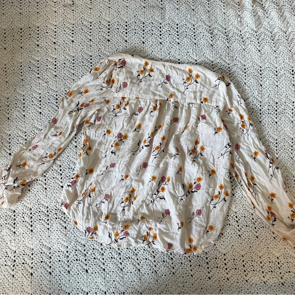 Jane and Delancey Floral Button Front Peasant Blouse Cream (Small) - Image 2