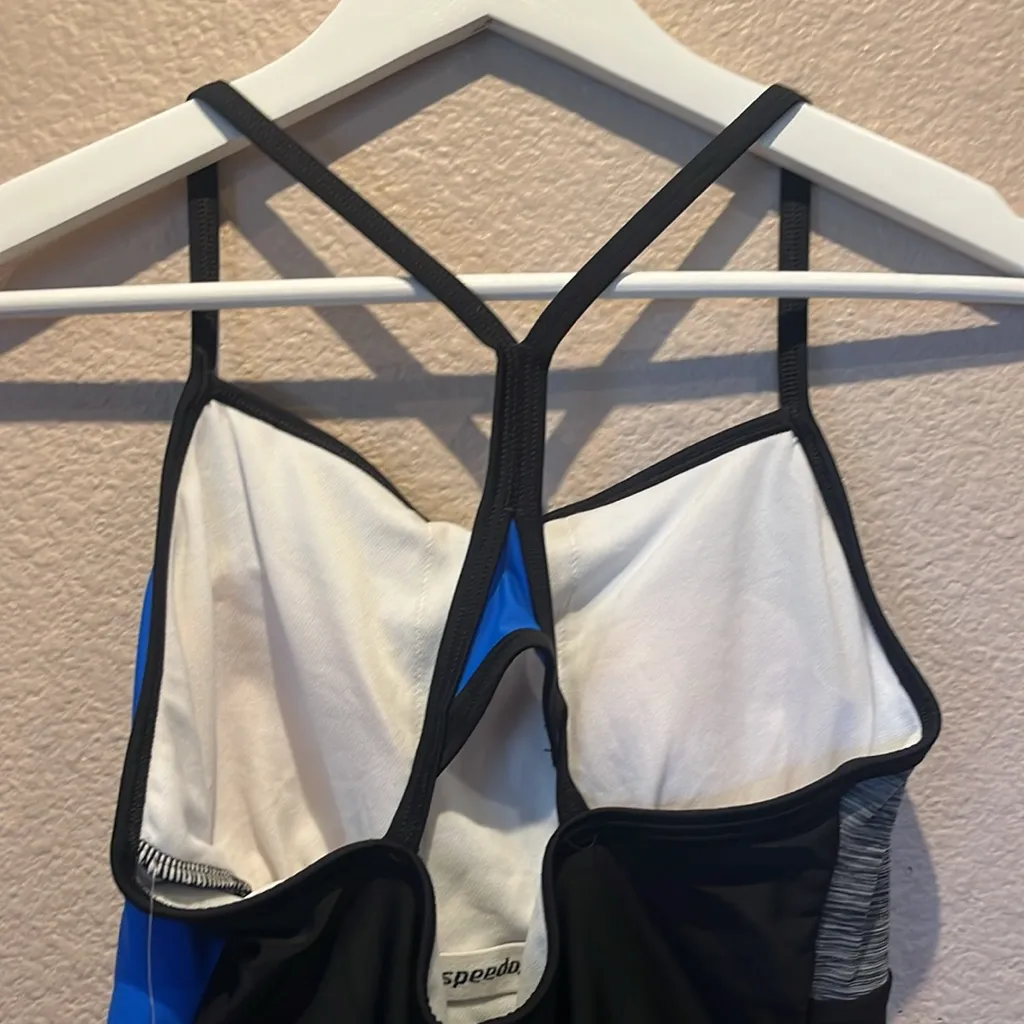 New Speedo Women’s Racerback Swimsuit with Built in Bra Support Size 8 NWT - Image 6