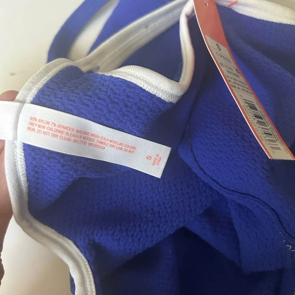 Colsie Women's textured Bodysuit with contrast trim & Keyhole Small NWT Blue - Image 4