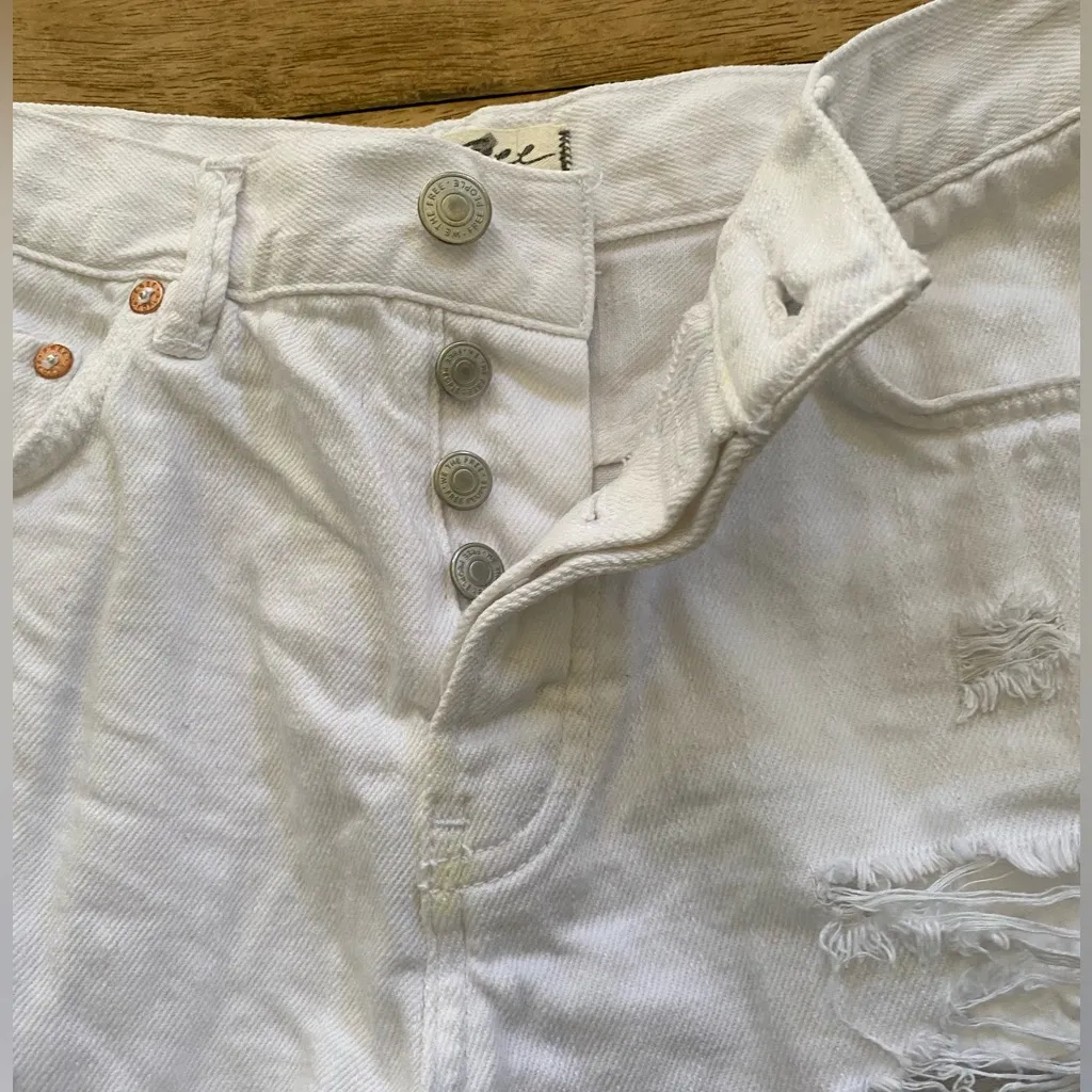 We The Free by Free‎ People Women’s Sz 26 White Denim Raw Edge Shorts - Image 9