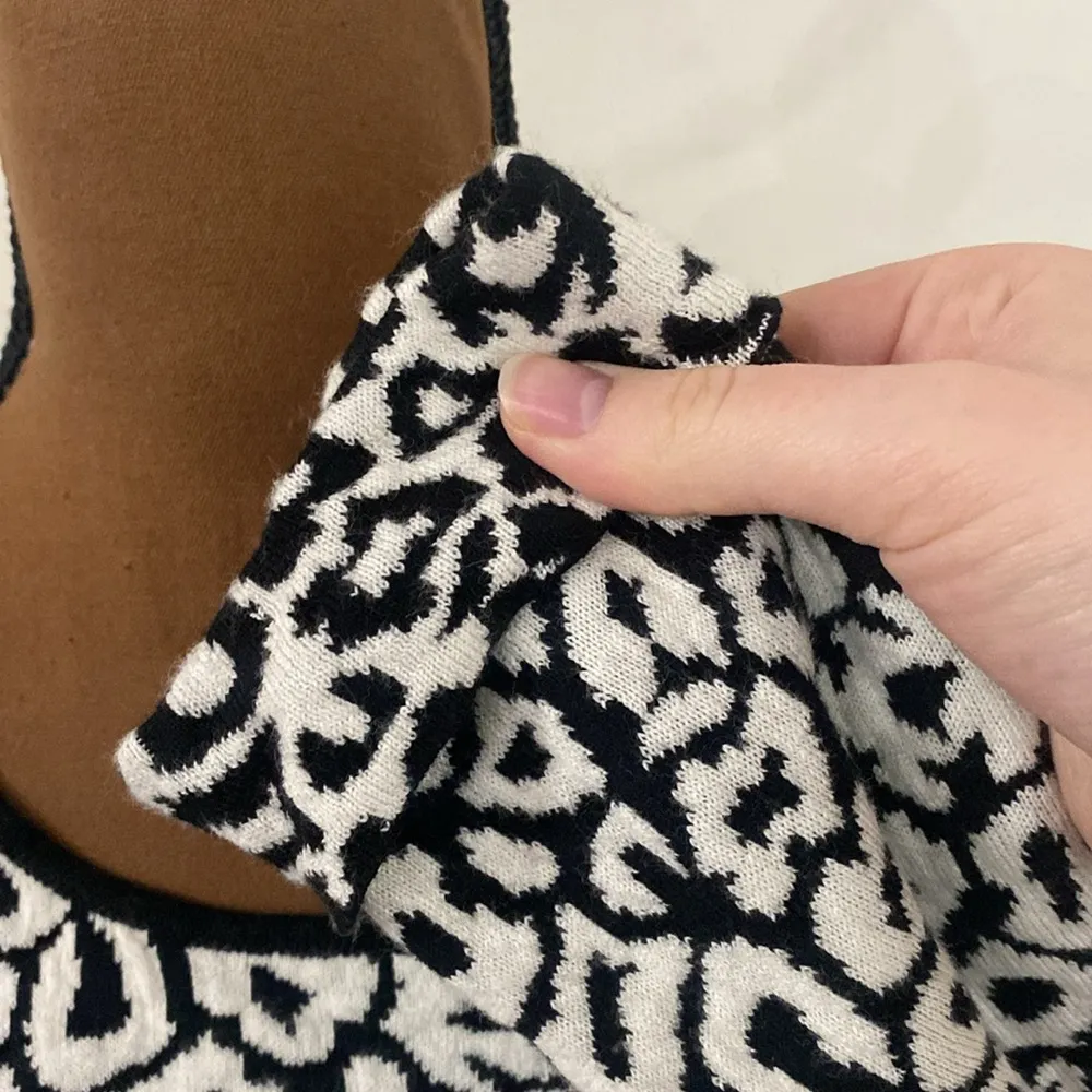 Ann Taylor cheetah print plush 3/4 cuff sleeves Crewneck plush sweater size M - Image 7