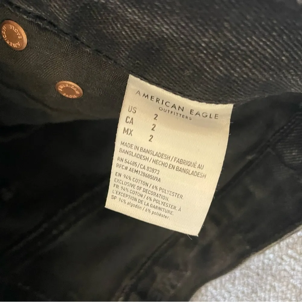 American Eagle 90s Distressed Boyfriend Denim Shorts 2 - Image 4