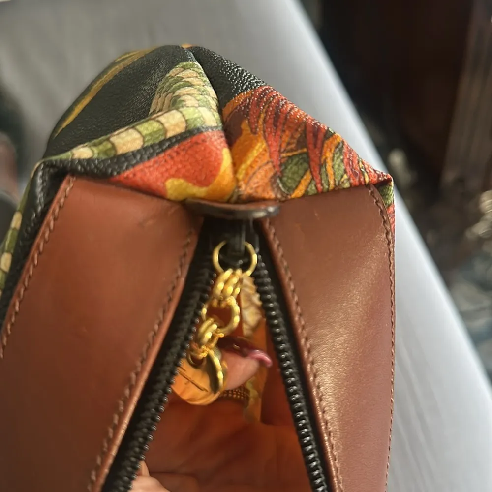 Salvatore Ferragamo vintage but unused makeup bag patter leather trim authentic - Image 10