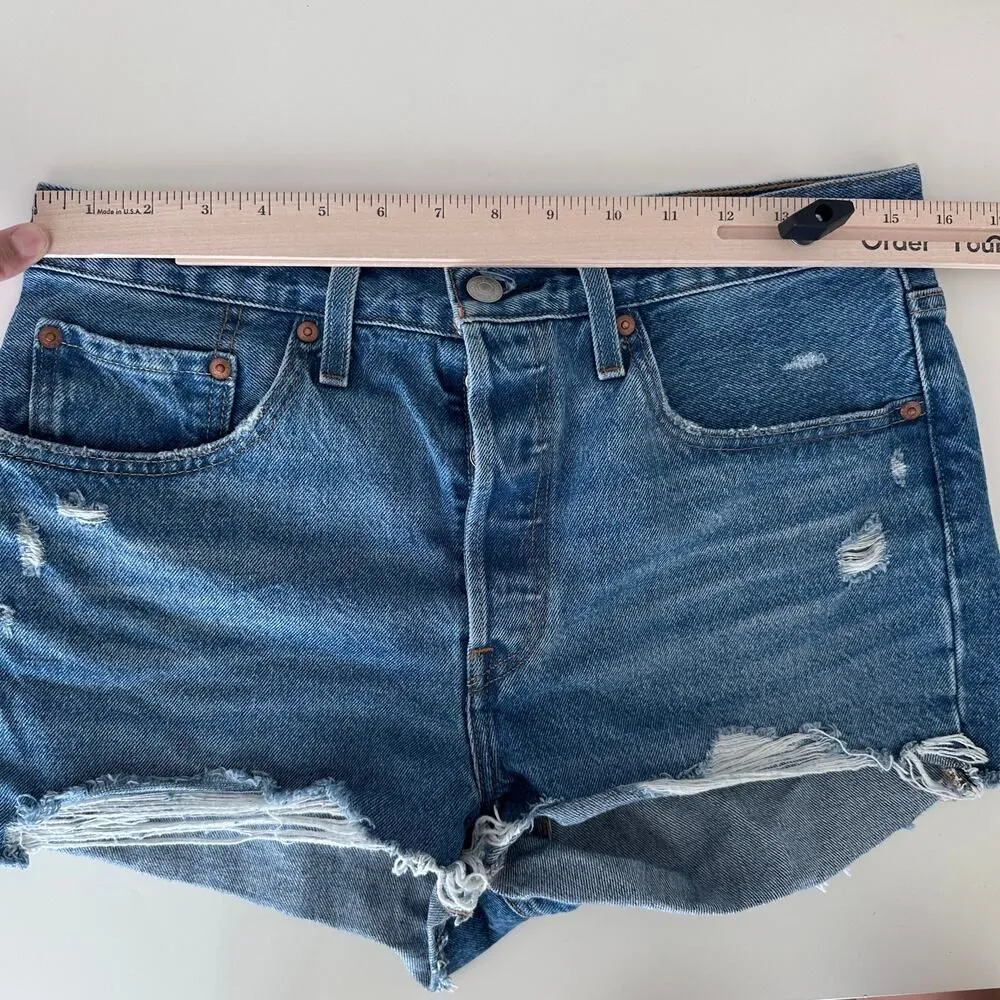 Levi's 501 denim jean shorts distressed - Image 10