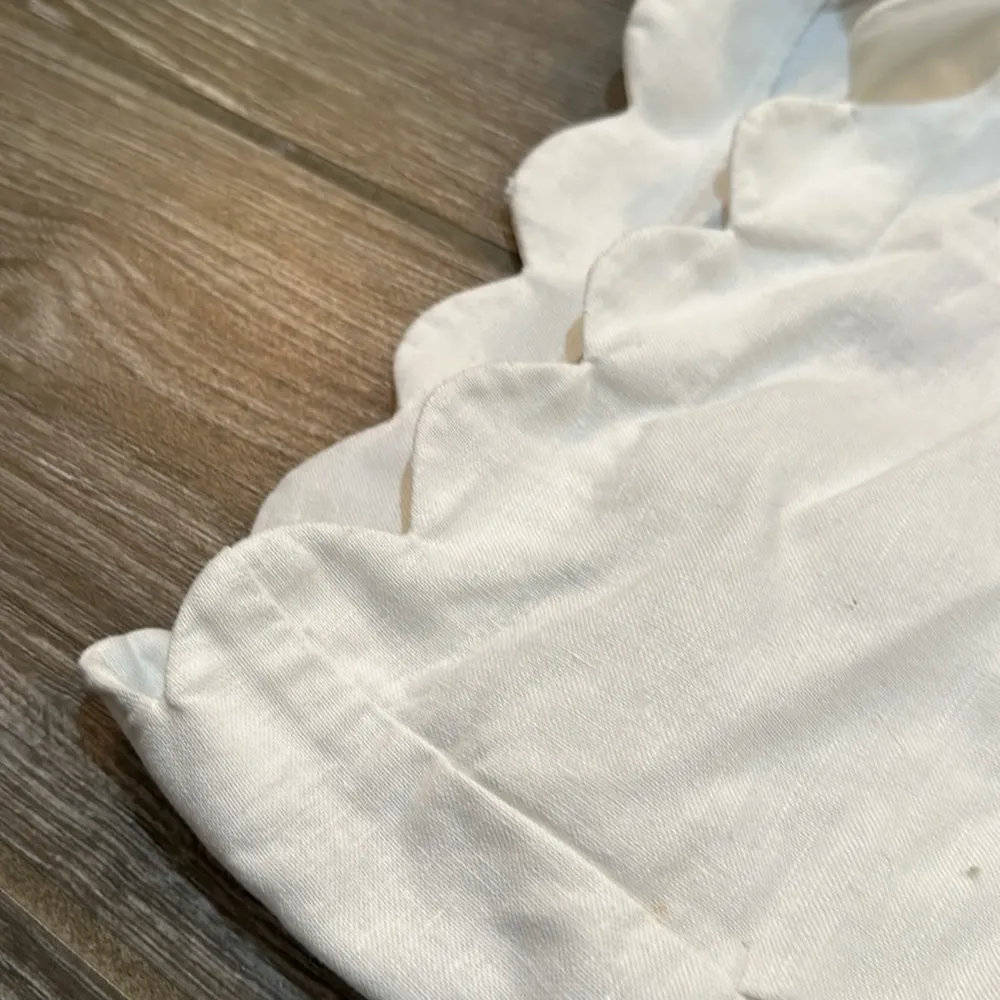 Women’s size 2 white scalloped edge linen cotton blend shorts summer spring EUC - Image 2