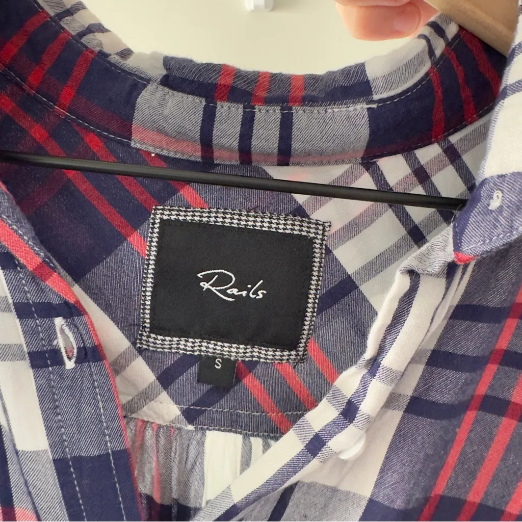 Rails Plaid Button Down Top Casual Front Pocket Collared Cap Sleeve collar - Image 5