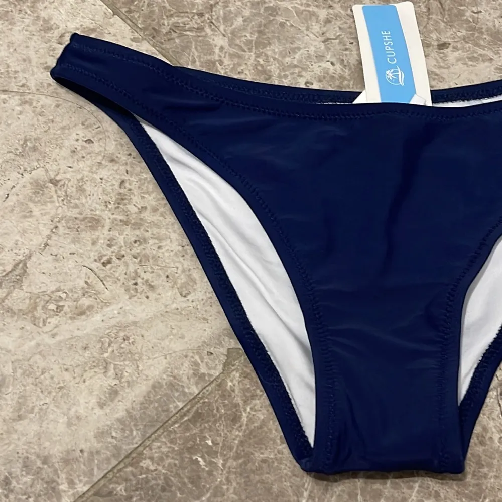 Cupshe Navy Peyton Low Waisted Bikini Bottom NWT Small - Image 3
