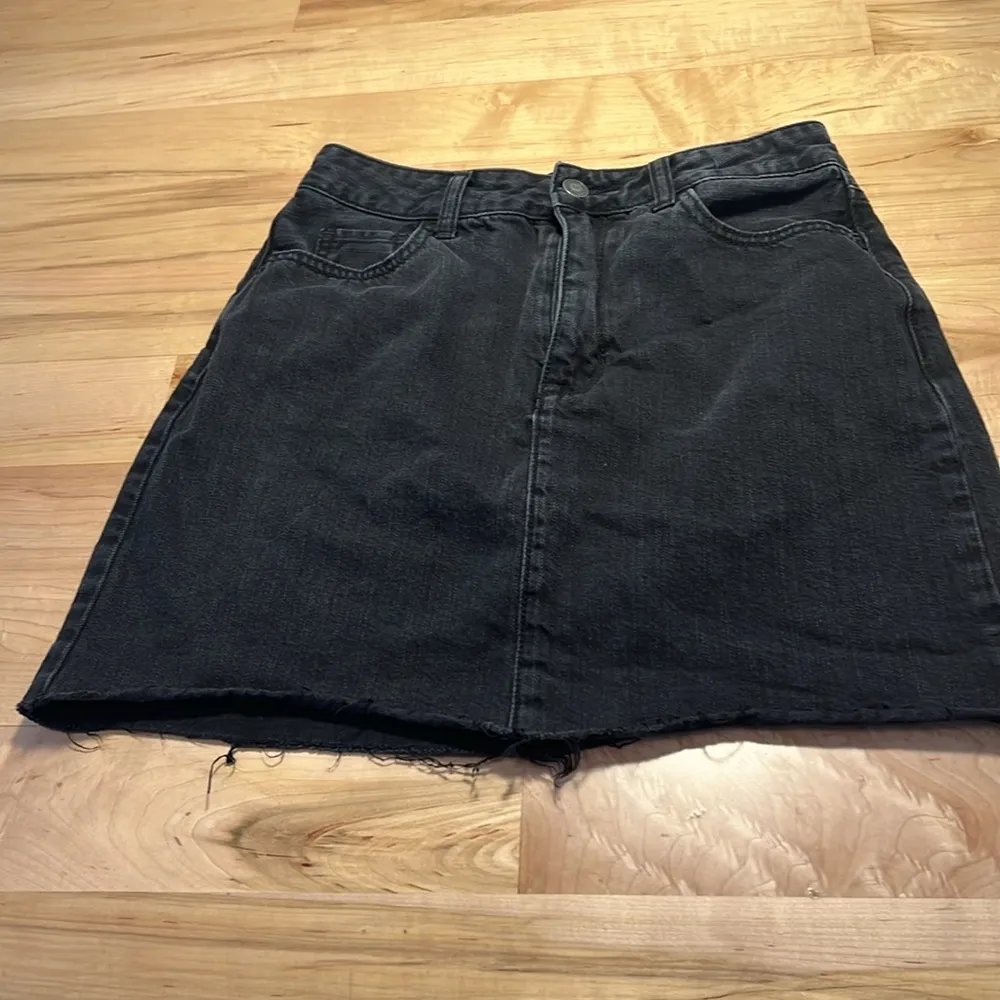 Hollister Black Ultra High-Rise Jean Skirt - size 27 - Image 9