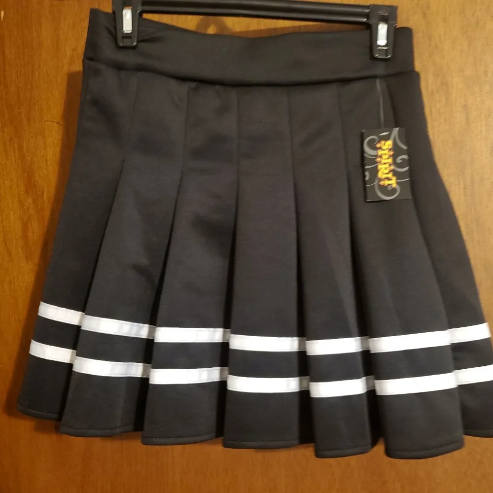 Pleated skirt - Image 2
