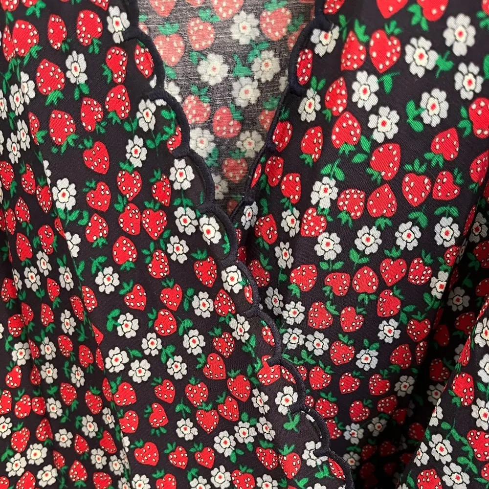& Other Stories Paris Atelier Strawberry Daisy Print Wrap Dress Scalloped Small - Image 5
