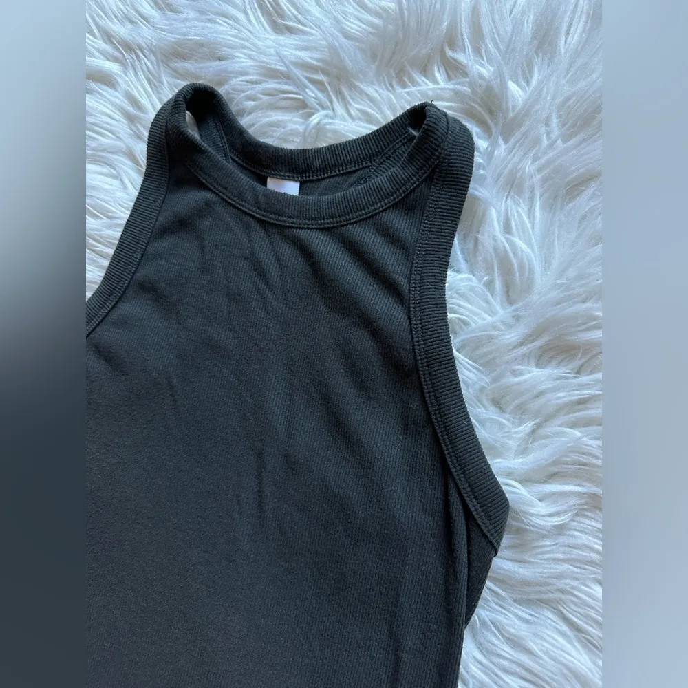 Old Navy ribbed active tank - Image 2