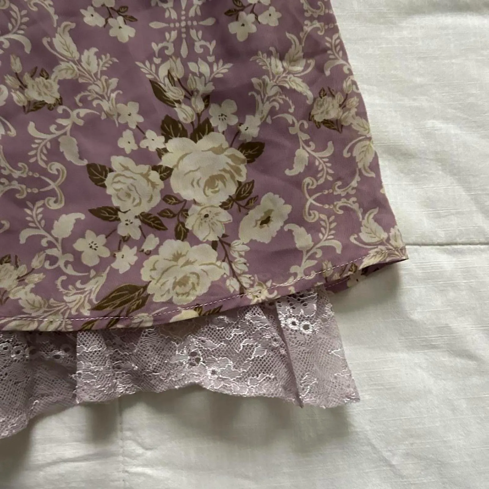 Axes Femme purple & white floral midi skirt peekaboo lace underlay Size medium - Image 2