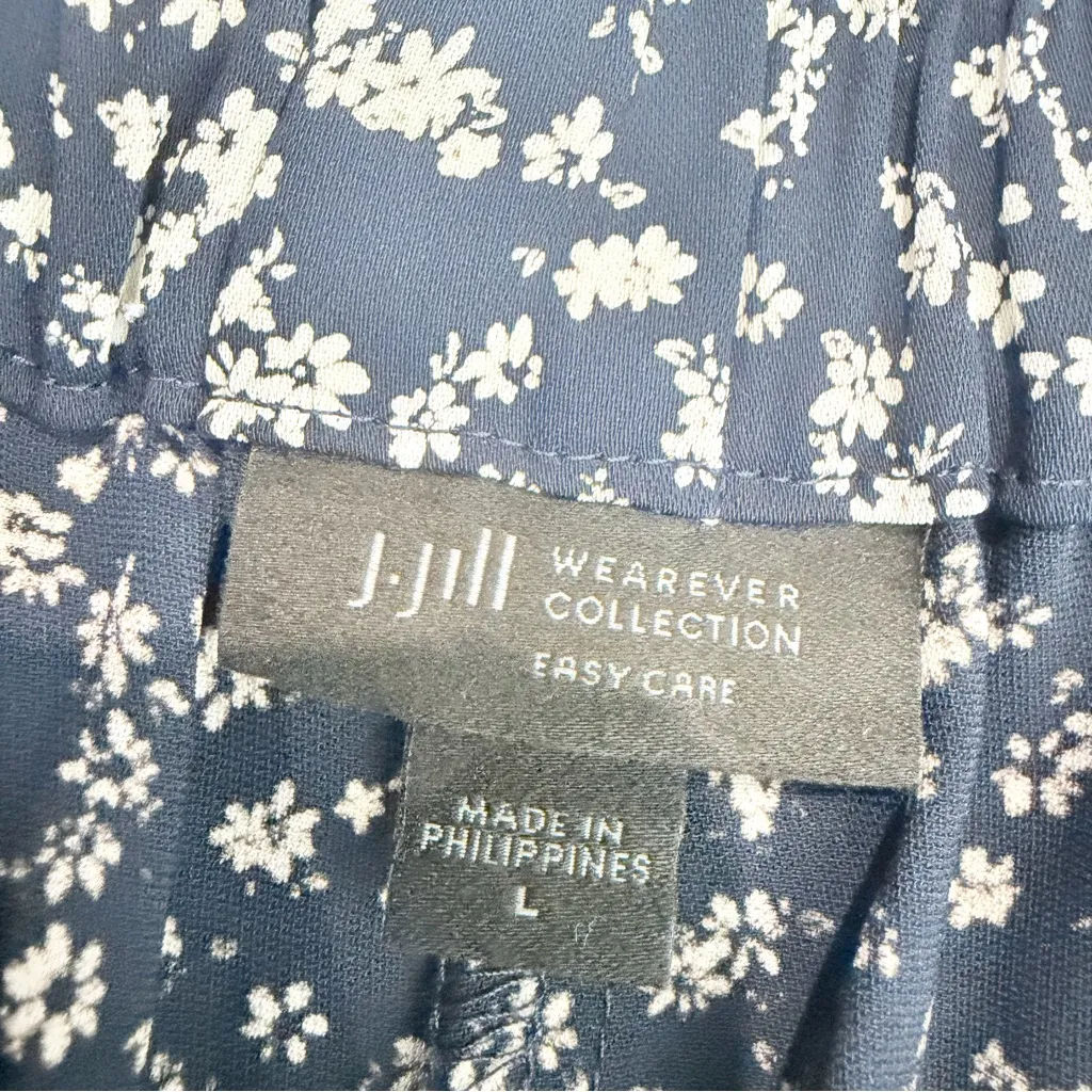 J. Jill Wearever Pull On Wide Leg Cropped Pant Navy White Floral Large Pockets Blue - Image 3