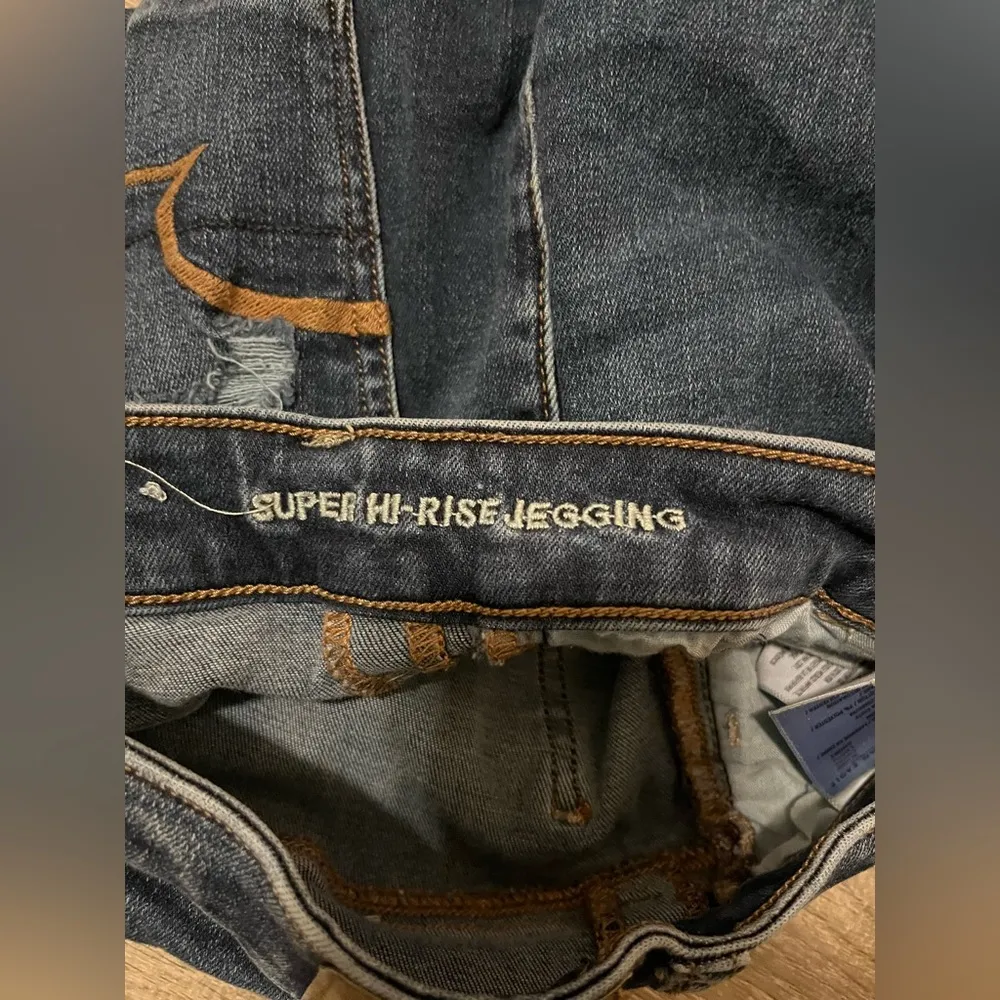 American Eagle Super Hi-Rise Jegging Women’s Size 2 Short Distressed - Image 10