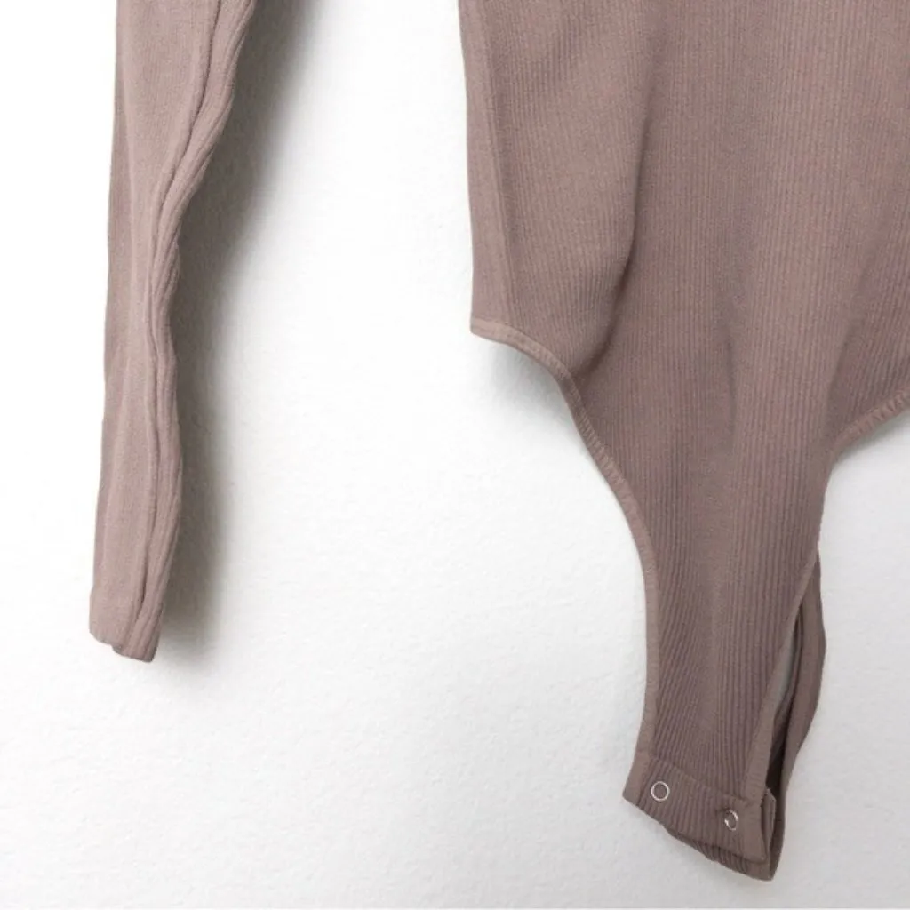 NWT Free People Meg Seamless Vneck Long Sleeve Bodysuit M/L Ash Brown Ribbed - Image 6