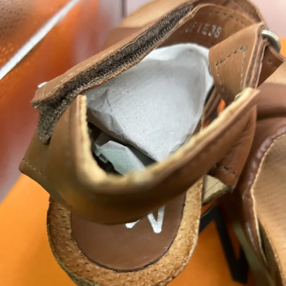 MIZ MOOZ NEW YORK CITY BRANDY WEDGE SANDAL 38 7.5
NEW IN THE BOX - Image 6