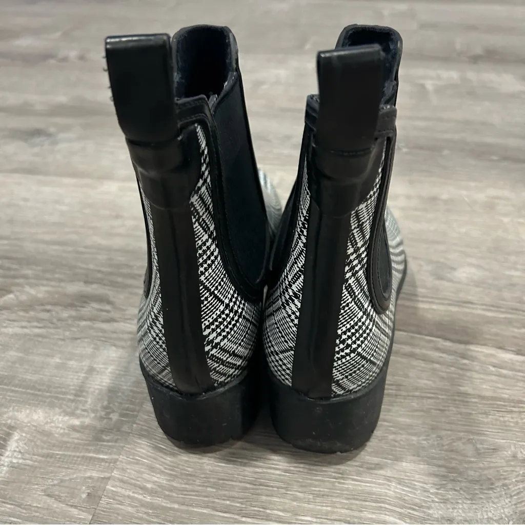 Jeffrey Campbell Women's Houndstooth Plaid Chelsea Rain Boots Black Size 6/ EU37 - Image 5