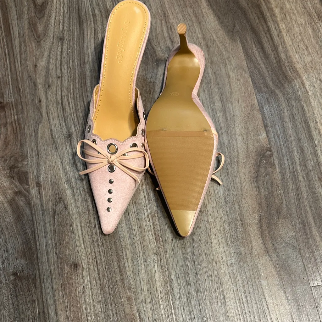 Blush Heels with Bow and Studs Pink Size 9 - Image 7