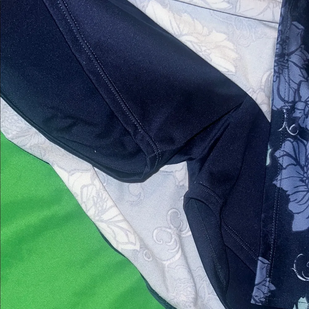 Tranquility Floral Navy Golf Skort size Small Blue - Image 4