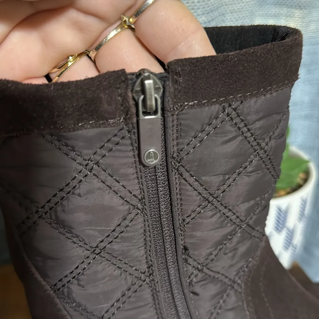 Lands' End Chocolate Brown Suede Quilted Winter Boots Side Zip Pull On 8.5 Comfy - Image 8
