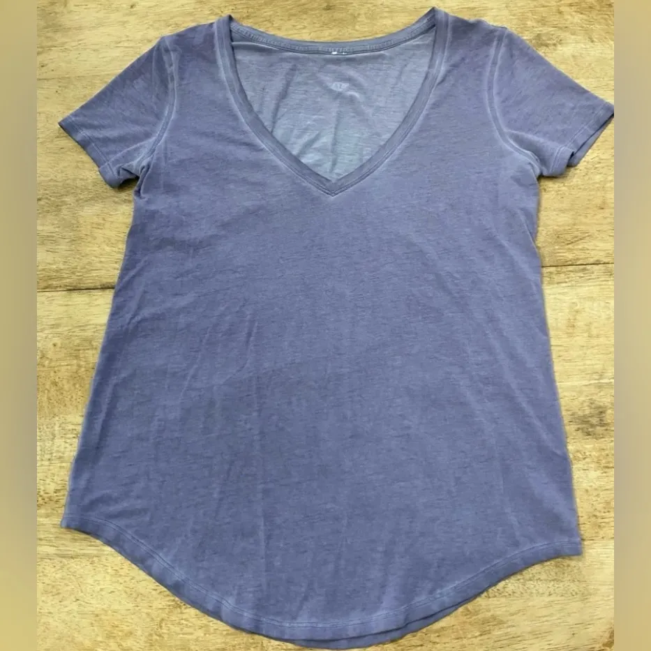Lululemon Women’s Sz 6 Love Tee V in Dusky‎ Lavender - Image 6