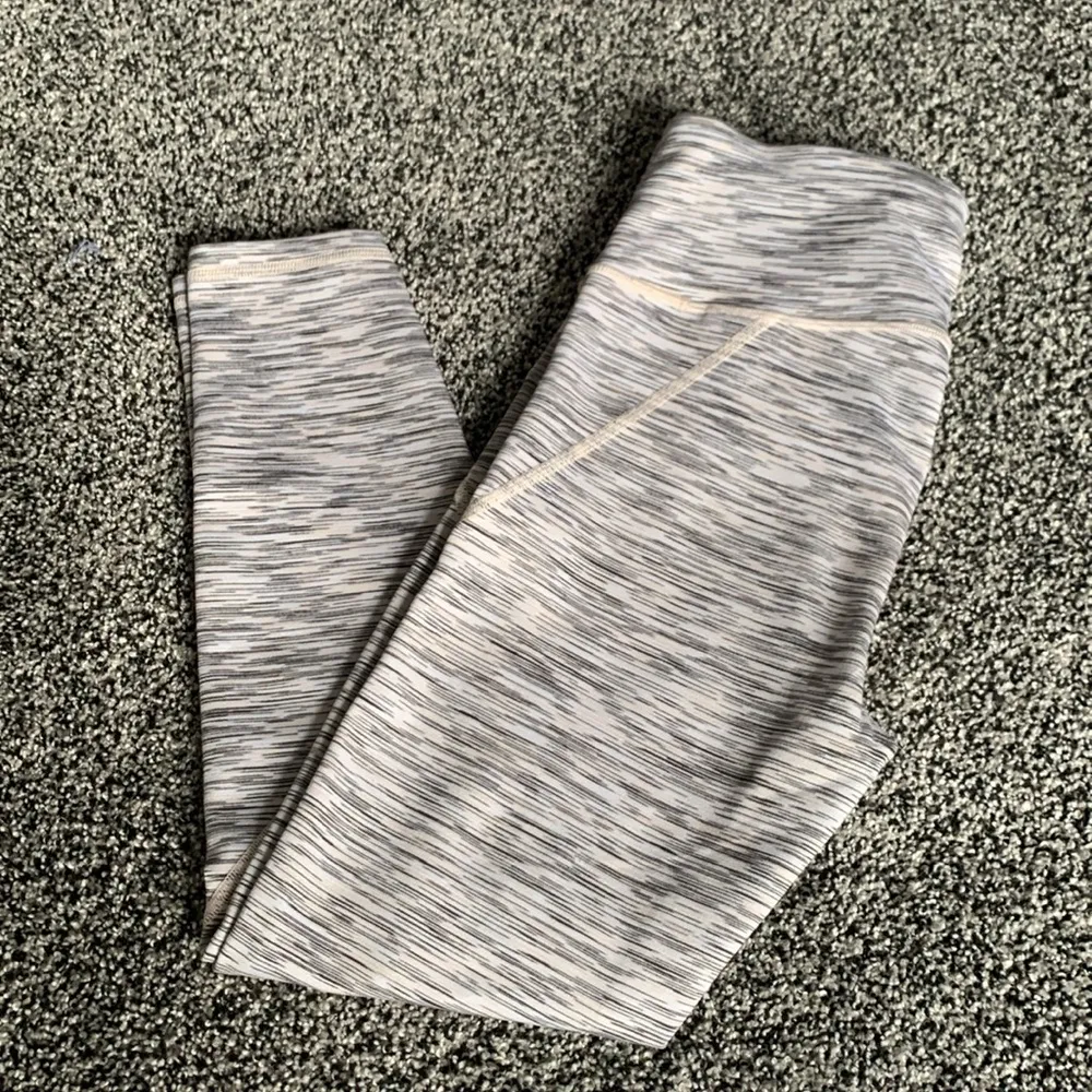 GapFit High Rise Blackout Spliced Leggings - Image 2