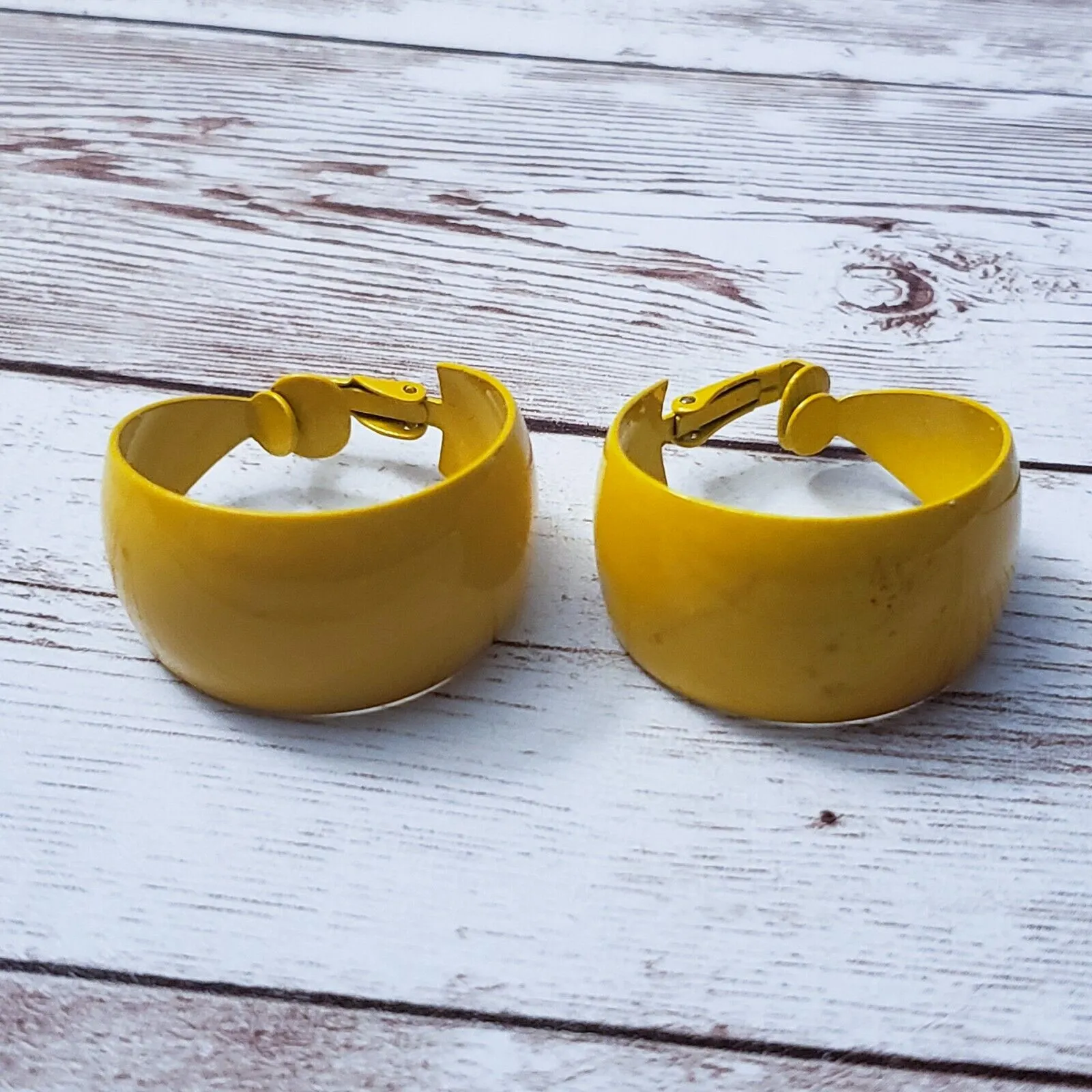 Vintage Clip On Earrings - Image 8